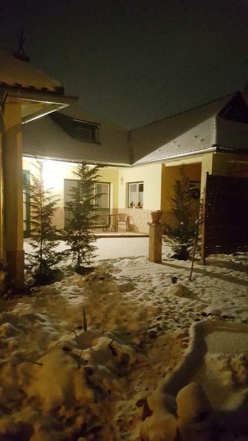 Gardenia Apartman Esztergom Exterior foto